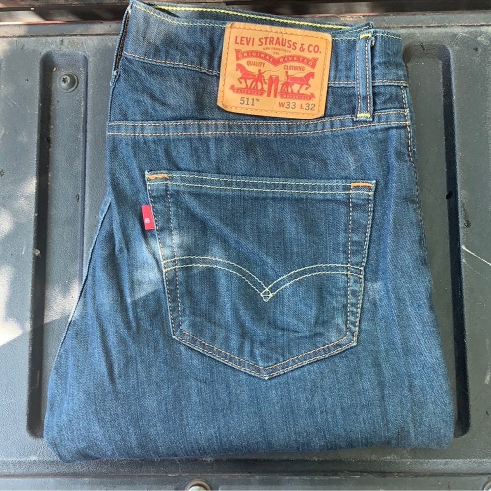 Men Levi jeans a size 33×32 style 511